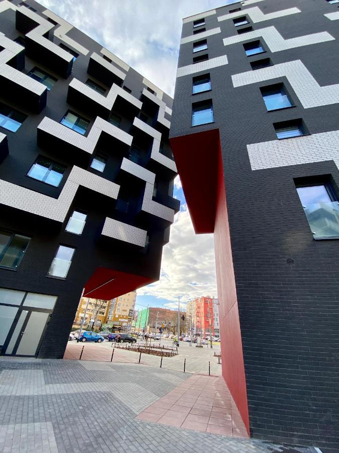 Grey House + Free Parking Breslau