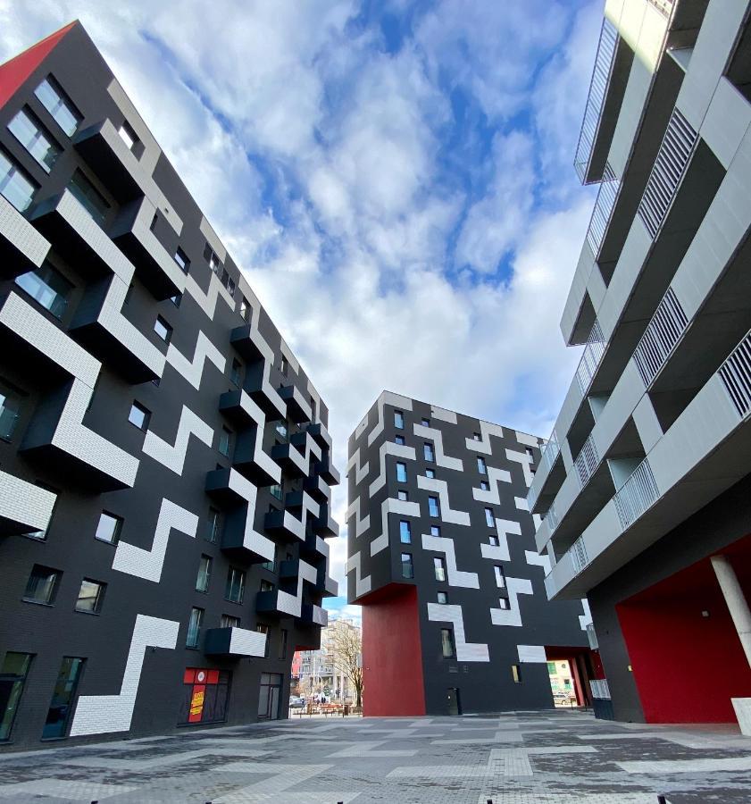 Grey House + Free Parking Apartment